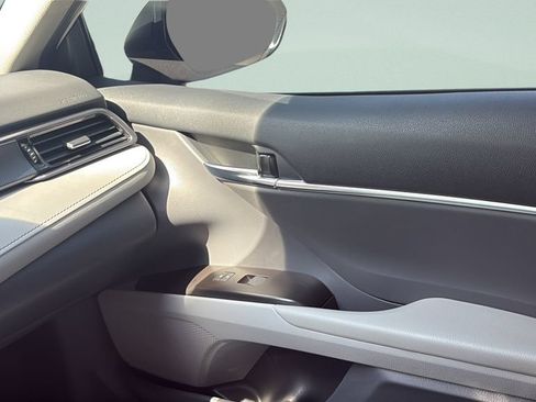 Used 2024 Toyota Camry SE FWD image 13