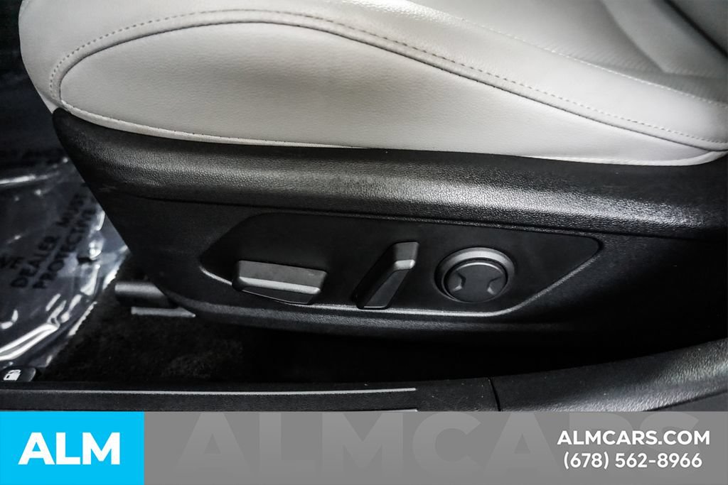 Used 2025 Hyundai Elantra Limited FWD image 30