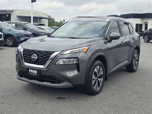 Used 2023 Nissan Rogue SV w/ SV Premium B Package FWD image 2