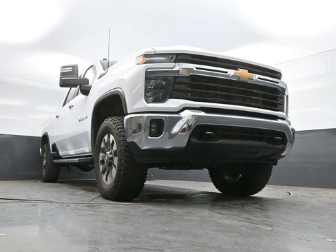 Used 2024 Chevrolet Silverado 2500 LT image 30