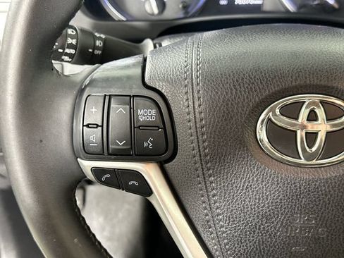 Used 2019 Toyota Highlander XLE AWD/4WD image 19