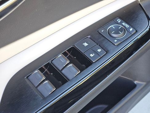 Used 2025 Lexus ES 300h w/ Premium Package image 12