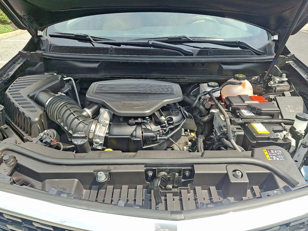Certified 2024 Cadillac XT5 Premium Luxury w/ LPO, Floor Liner Package AWD/4WD image 31