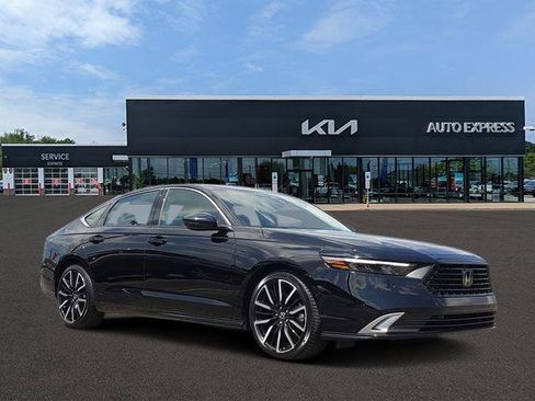 Used 2024 Honda Accord Touring image 1