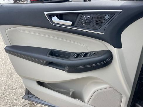 Used 2022 Ford Edge Titanium image 20