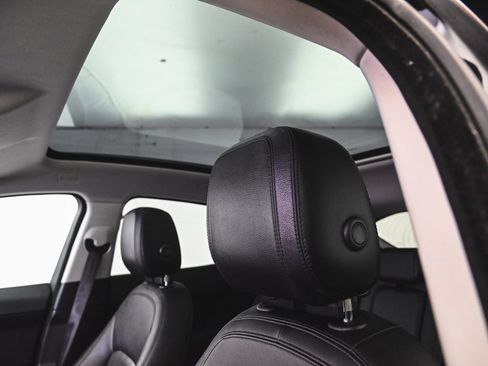 Used 2020 Jaguar E-PACE SE image 31