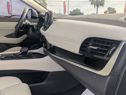 Used 2023 Nissan Rogue SL w/ SL Premium Package image 36