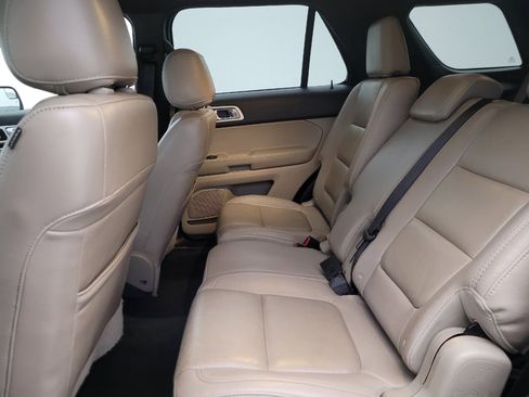 Used 2014 Ford Explorer XLT w/ Equipment Group 202A FWD image 18