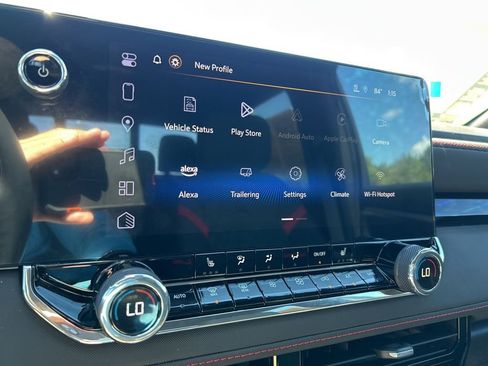 Used 2025 Chevrolet Colorado Z71 w/ Technology Package image 25