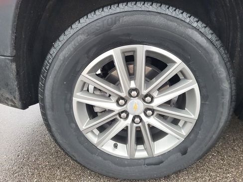 Used 2023 Chevrolet Traverse LT image 14