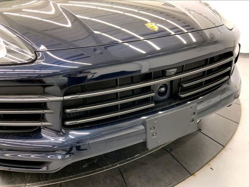 Used 2023 Porsche Cayenne Platinum Edition image 29