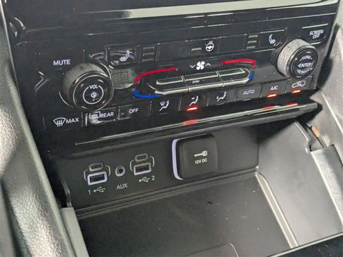 New 2025 Jeep Grand Cherokee Altitude image 23