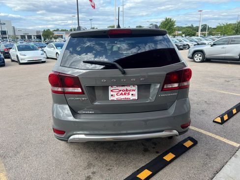Used 2020 Dodge Journey Crossroad FWD image 4
