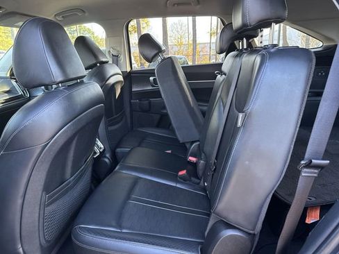 Used 2024 Kia Sorento S image 16