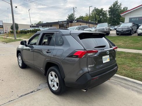 Used 2021 Toyota RAV4 XLE w/ Convenience Package image 3