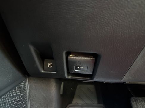 Used 2022 Toyota RAV4 XLE Premium image 13