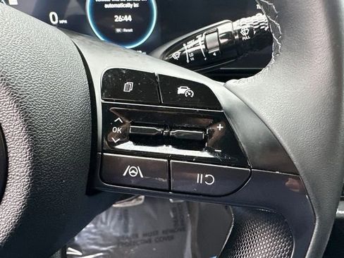Used 2025 Hyundai Elantra SEL image 33