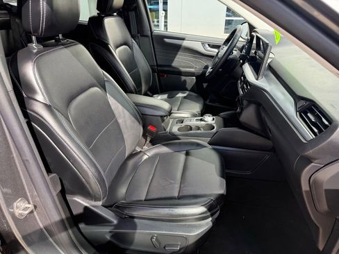 Used 2025 Ford Escape Platinum image 14