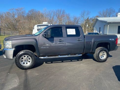 Used 2010 Chevrolet Silverado 2500 LT w/ Interior Plus Package image 8