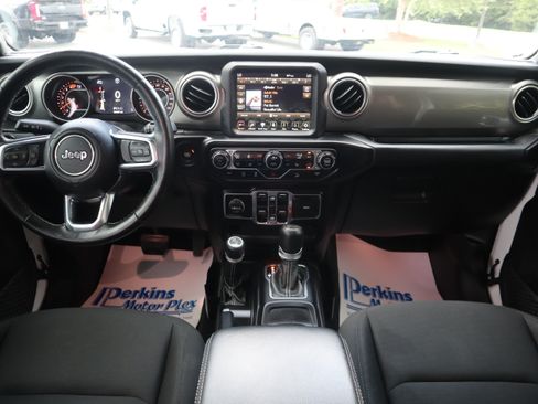 Used 2020 Jeep Wrangler Unlimited Sahara AWD/4WD image 12