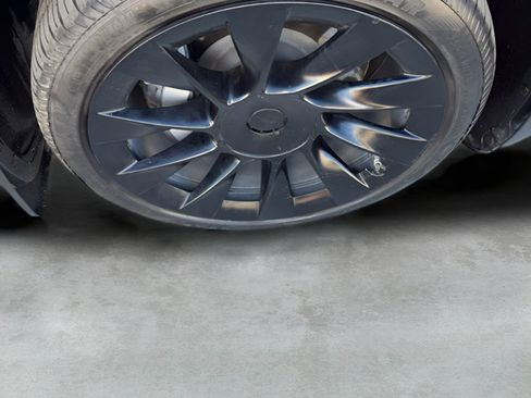 Used 2021 Tesla Model Y Long Range image 16