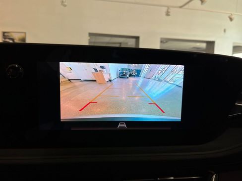 Used 2025 Buick Envista Preferred image 23