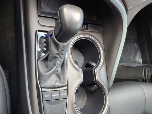 Used 2024 Toyota Camry SE image 17