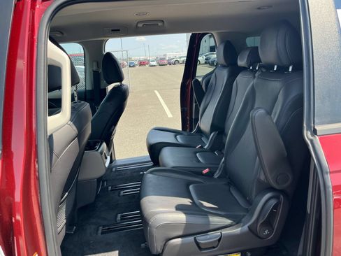 Used 2026 Kia Carnival FWD image 27