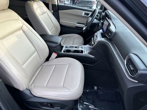 Used 2023 Ford Explorer XLT w/ Equipment Group 202A image 28