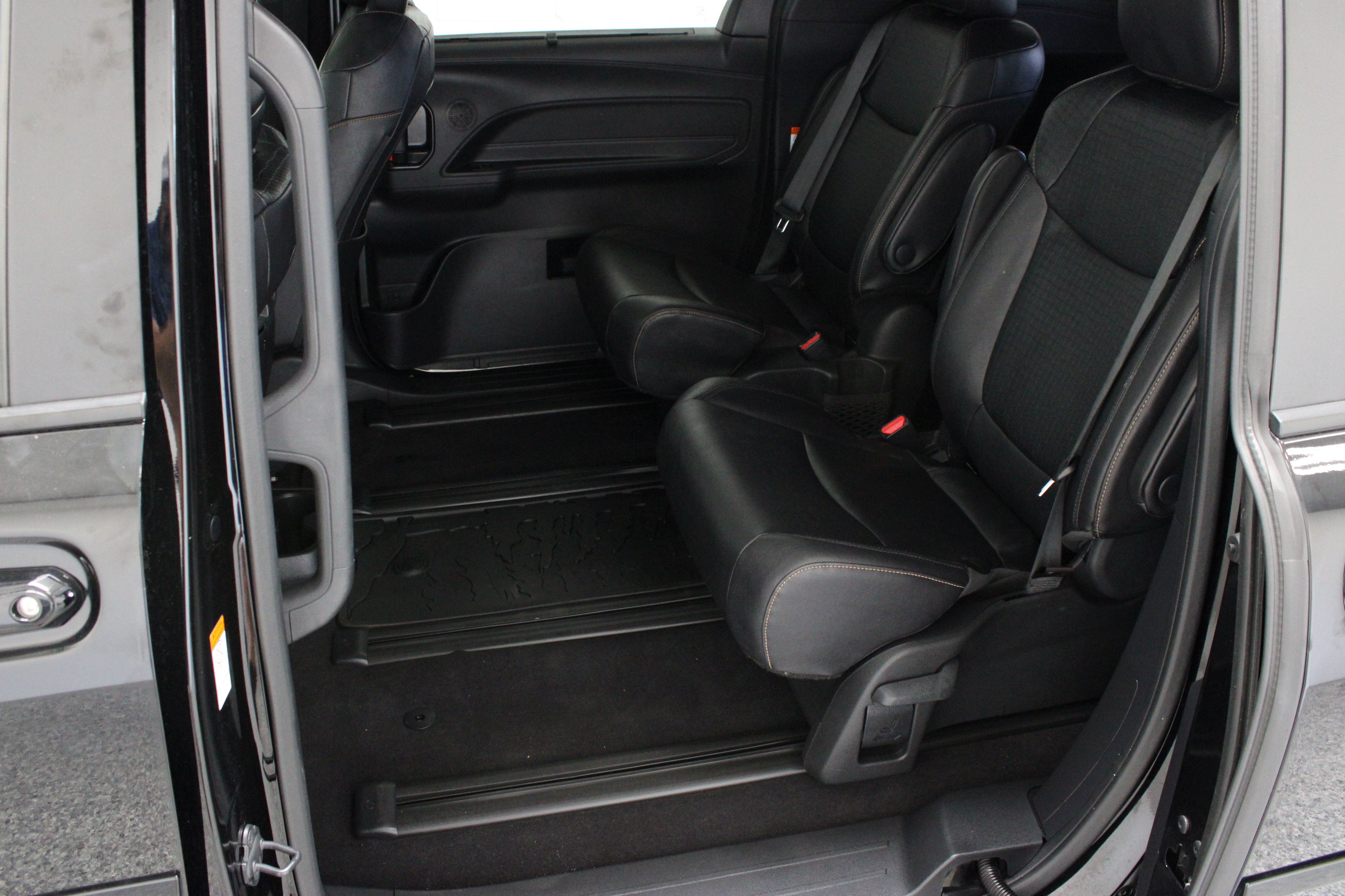 Certified 2025 Toyota Sienna XLE Woodland Edition AWD/4WD image 29