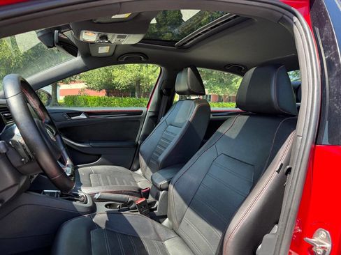 Used 2017 Volkswagen Jetta GLI image 18