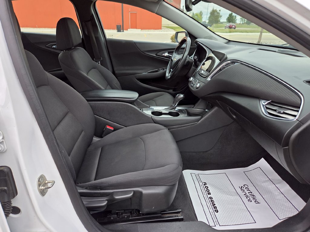 Used 2017 Chevrolet Malibu LT FWD image 28