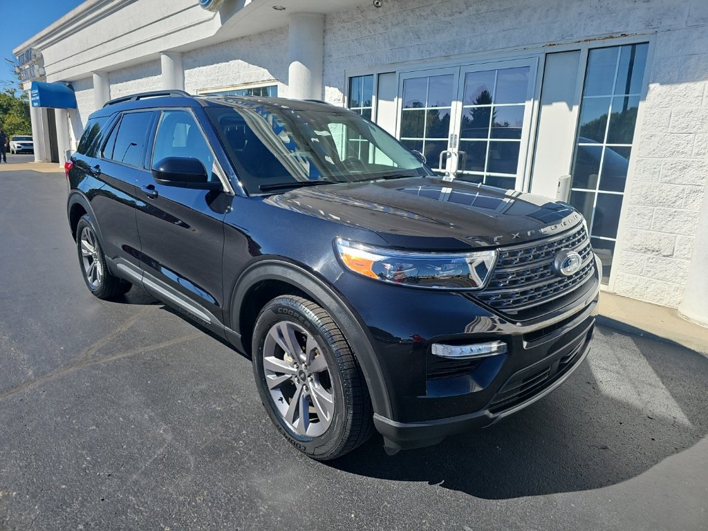 Used 2022 Ford Explorer XLT w/ Equipment Group 202A AWD/4WD image 2