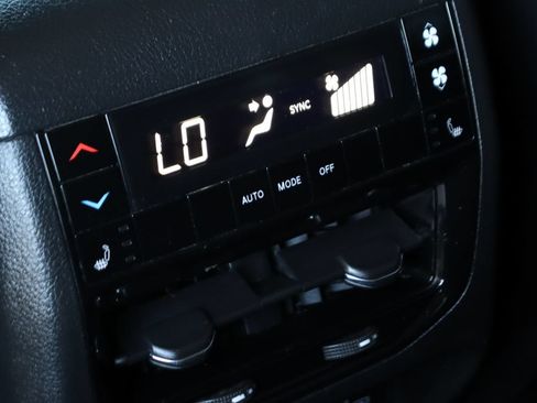Used 2023 Jeep Grand Cherokee L Limited AWD/4WD image 38