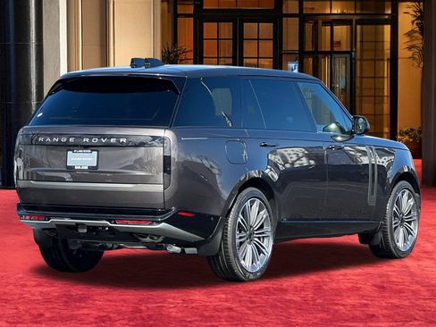 New 2026 Land Rover Range Rover Long Wheelbase SE image 10