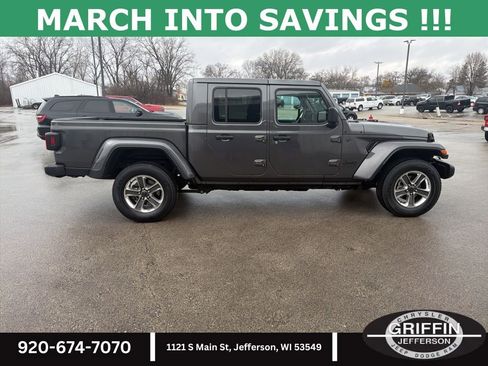 Used 2024 Jeep Gladiator Sport w/ Premium Package image 6