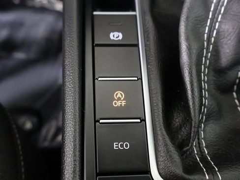 Used 2025 Volkswagen Jetta Sport image 4