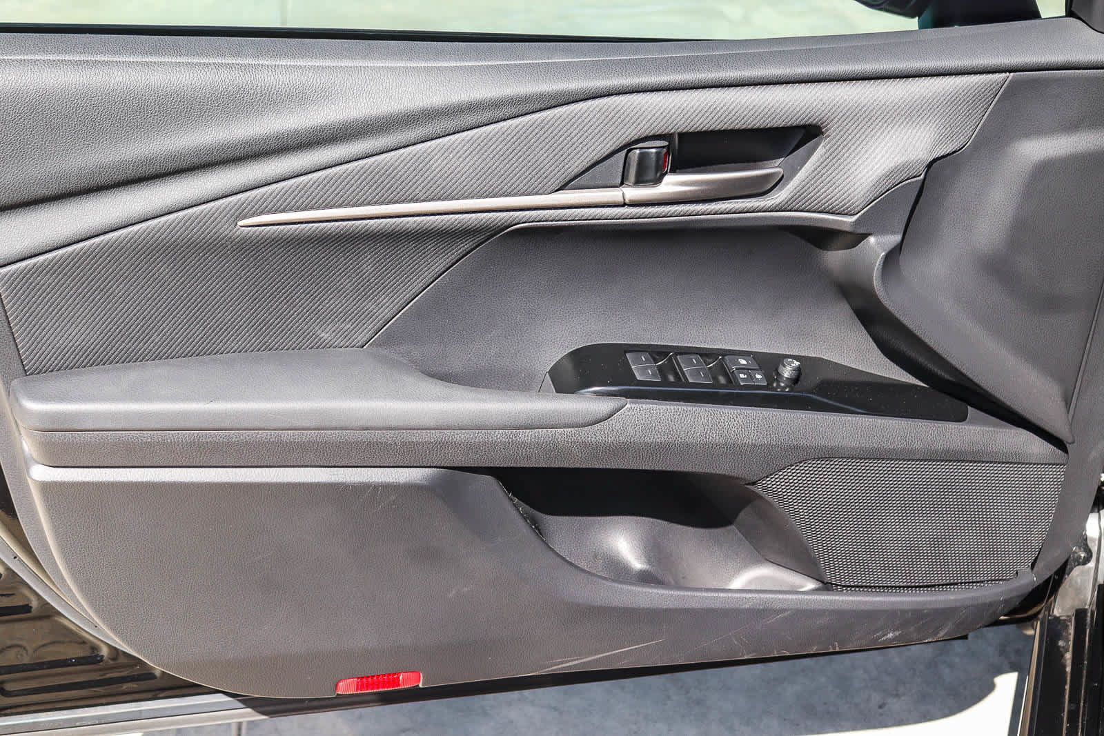 Used 2025 Toyota Camry SE FWD image 18