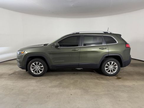 Used 2019 Jeep Cherokee Latitude w/ Cold Weather Group AWD/4WD image 11