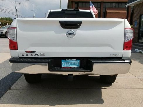 Used 2018 Nissan Titan SV RWD image 3