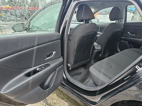 Used 2023 Hyundai Elantra SEL image 13