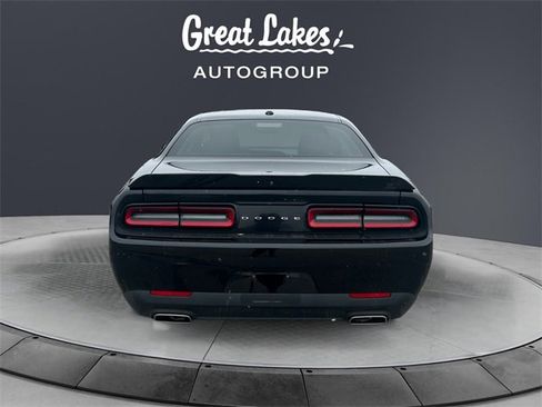 Used 2022 Dodge Challenger SXT image 4