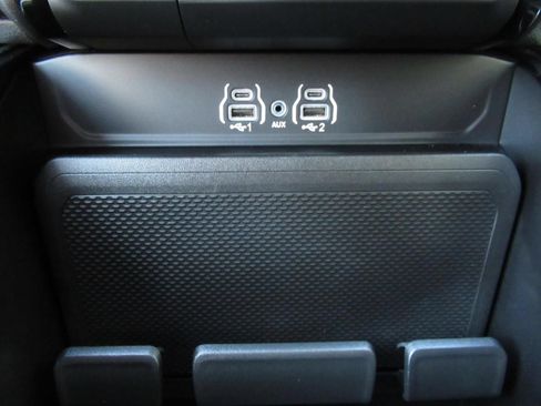 Used 2025 RAM 2500 Big Horn AWD/4WD image 27