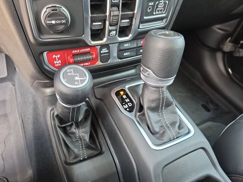Used 2018 Toyota Tacoma TRD Sport RWD image 27