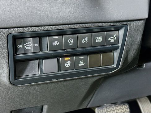 Used 2023 Toyota Tundra Platinum image 10