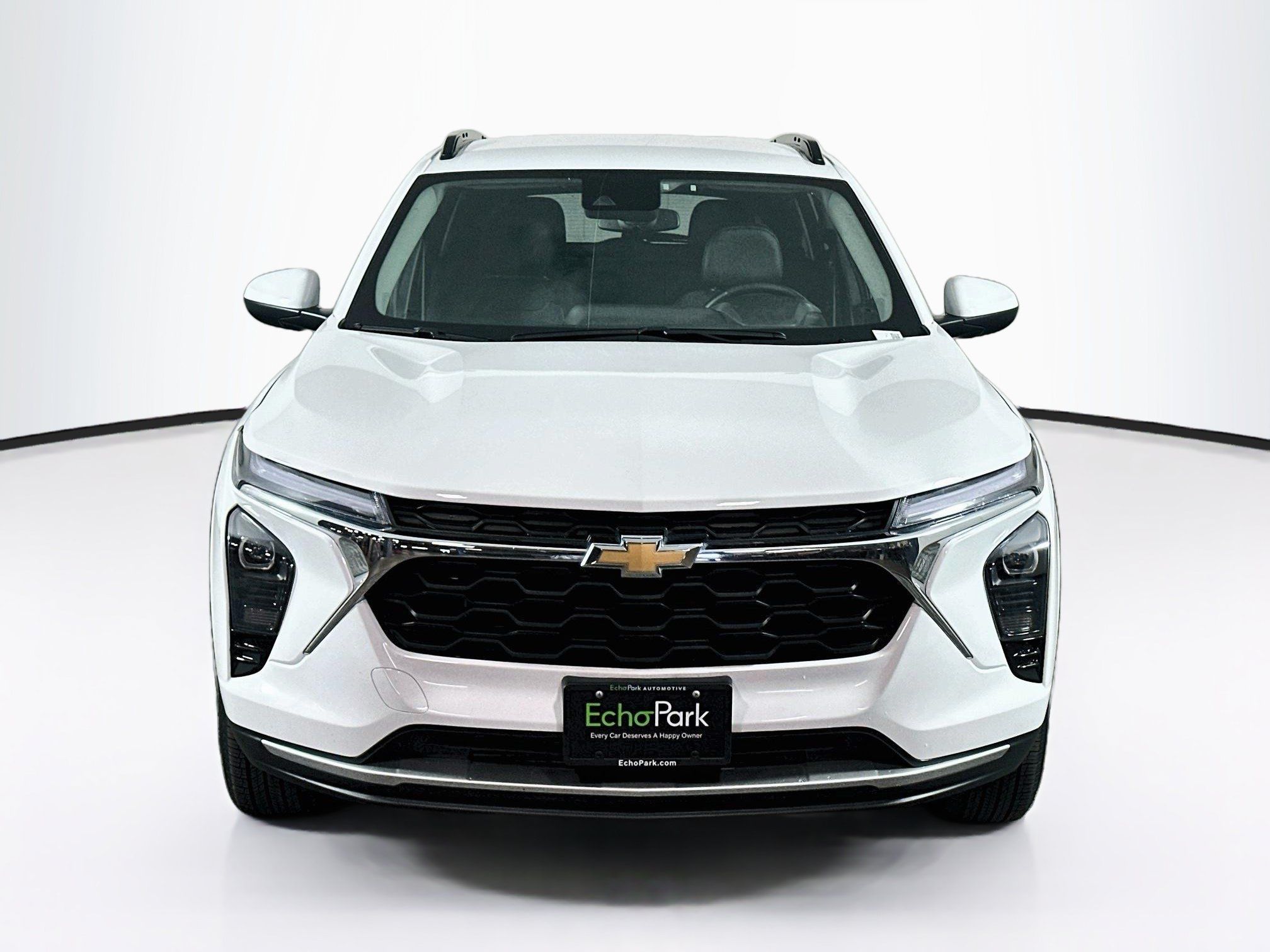 Used 2025 Chevrolet Trax LT w/ LT Convenience Package FWD image 2