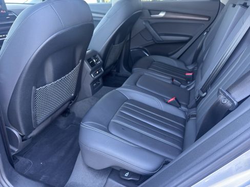 Used 2023 Audi Q5 2.0T Premium w/ Convenience Package image 9