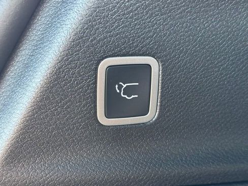 New 2026 Chrysler Pacifica Select image 12