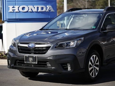 Used 2022 Subaru Outback Premium image 2