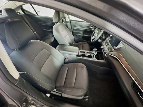 Used 2024 Nissan Altima 2.5 SV image 28
